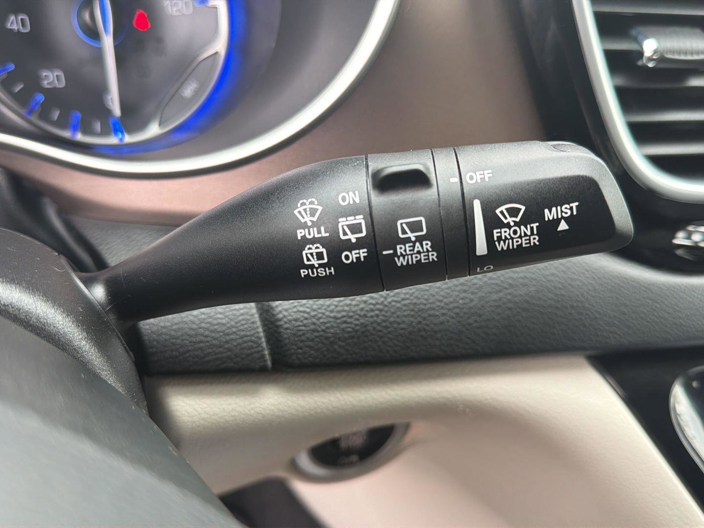 Used 2021 Chrysler Voyager Lxi FWD image 22