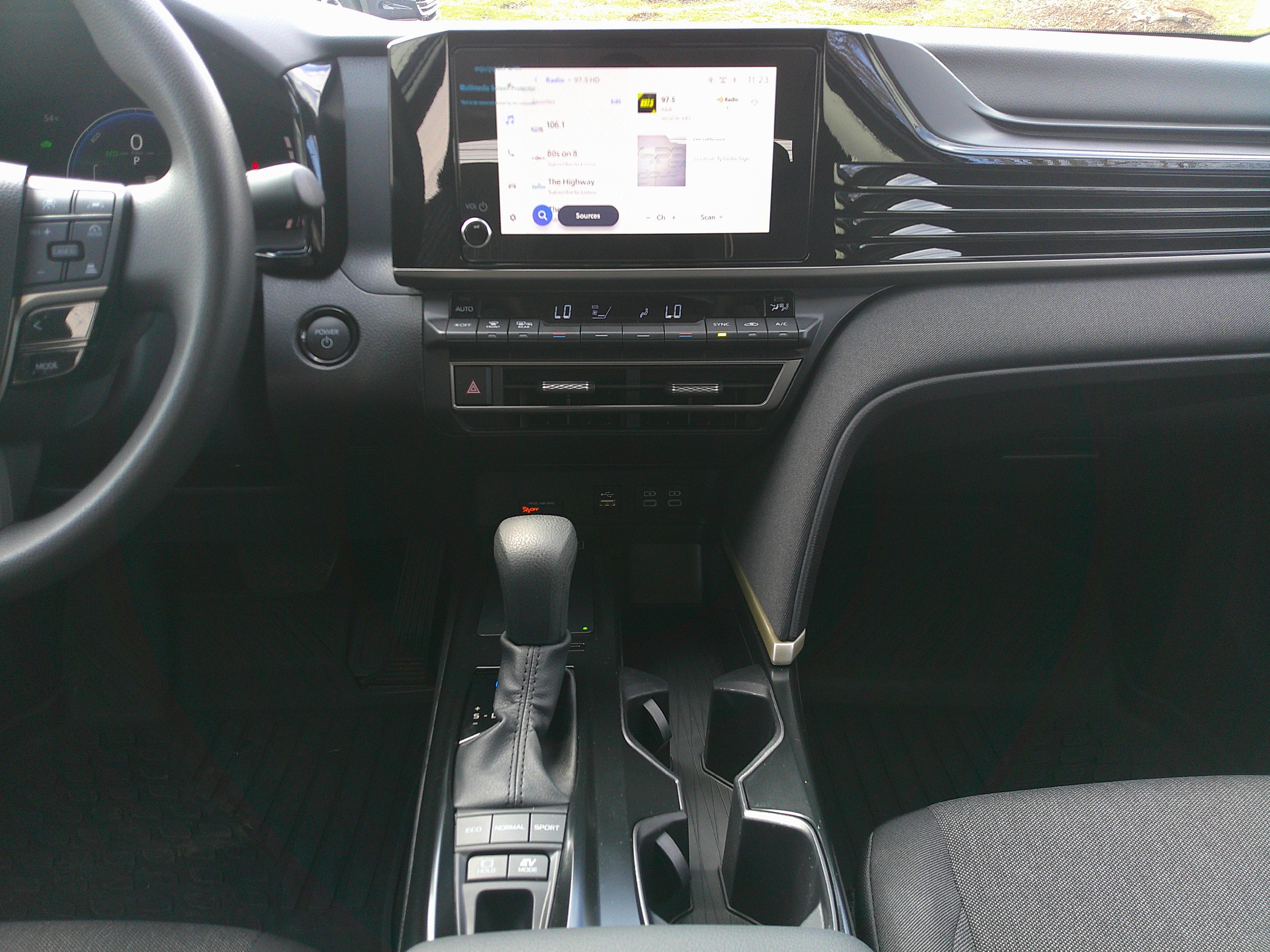 Used 2025 Toyota Camry LE image 31