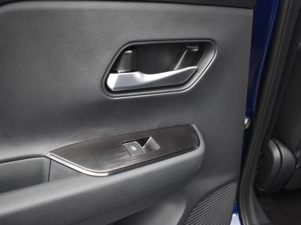 New 2026 Nissan Kicks SR w/ Cold Weather Package image 15