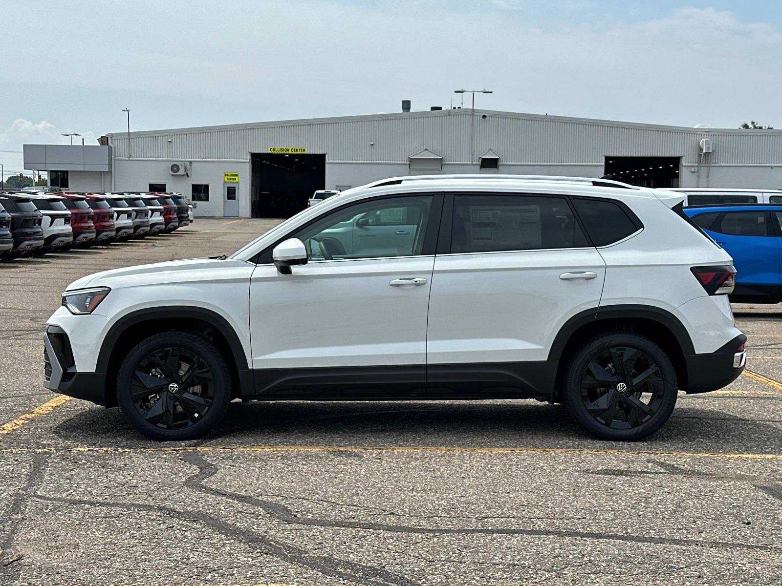 New 2025 Volkswagen Taos SE image 2