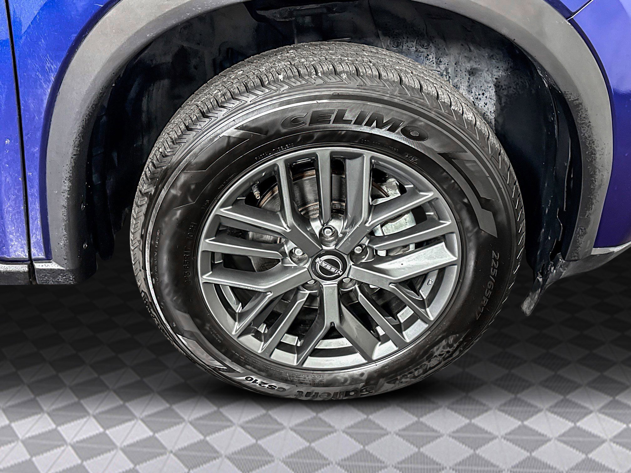 Used 2023 Nissan Rogue S image 32