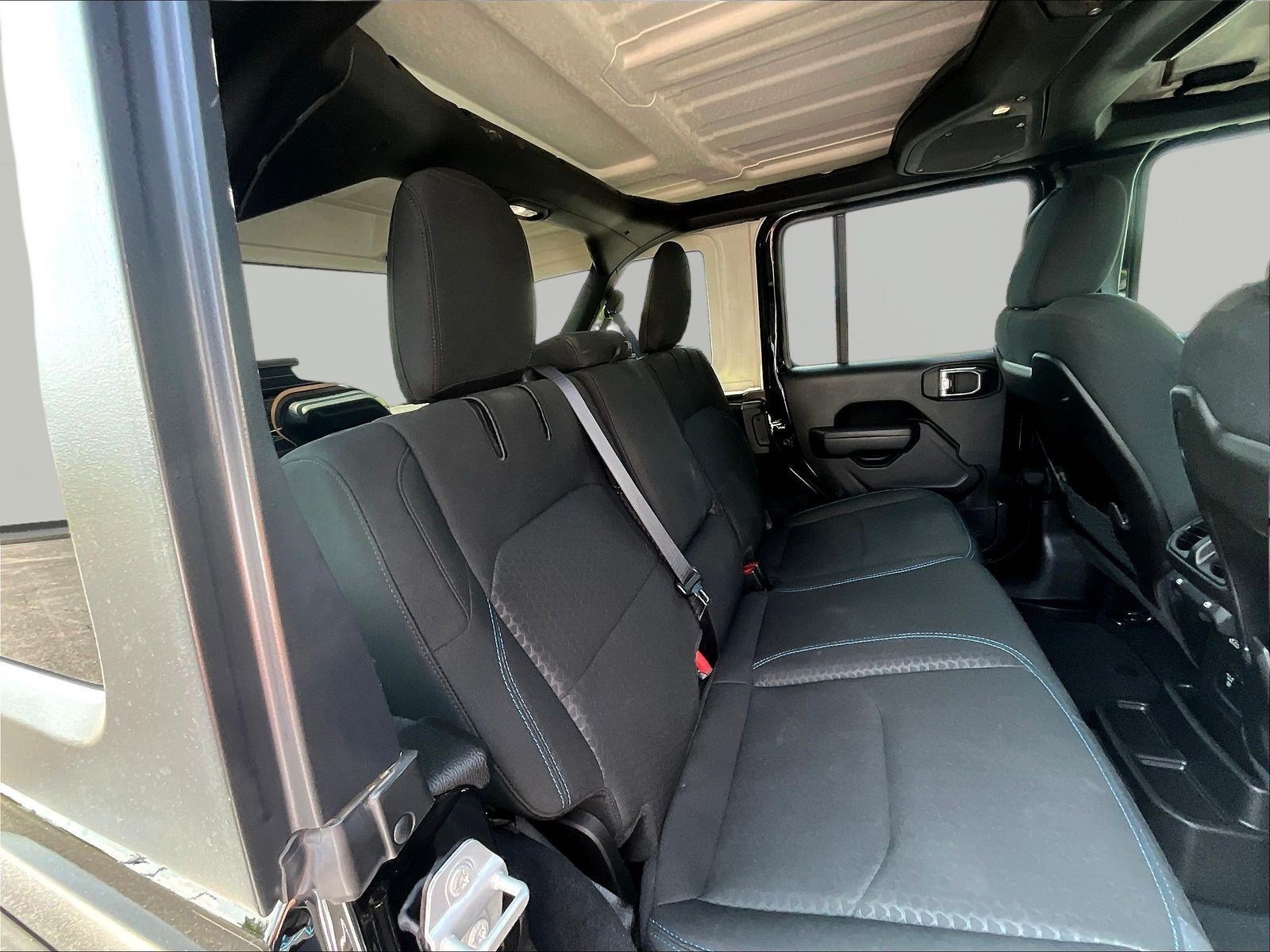 Used 2025 Jeep Wrangler Unlimited Rubicon 4xe w/ Convenience Group AWD/4WD image 25