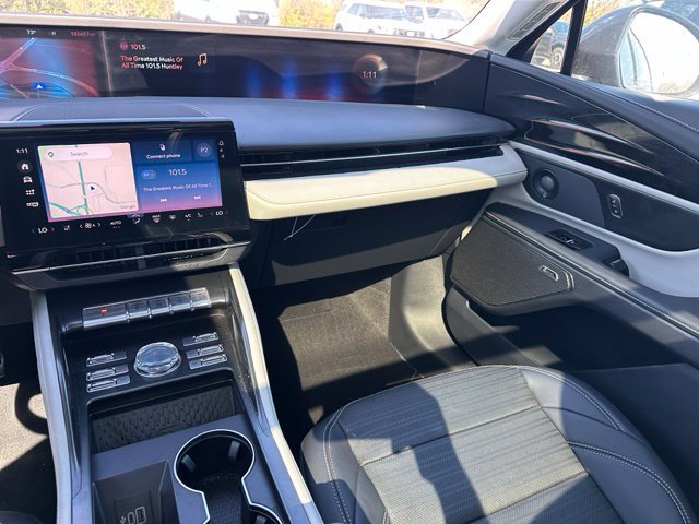 Used 2025 Lincoln Nautilus Reserve AWD/4WD image 18
