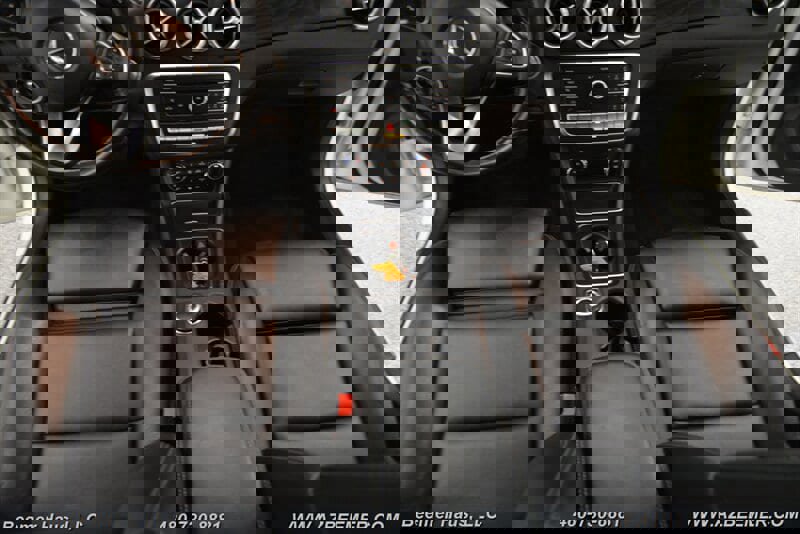 Used 2018 Mercedes-Benz GLA 250 4MATIC w/ Premium Package image 19