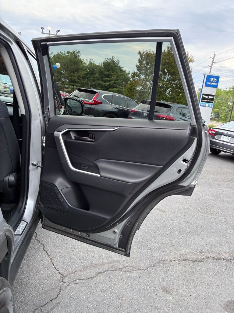 Used 2021 Toyota RAV4 LE AWD/4WD image 46