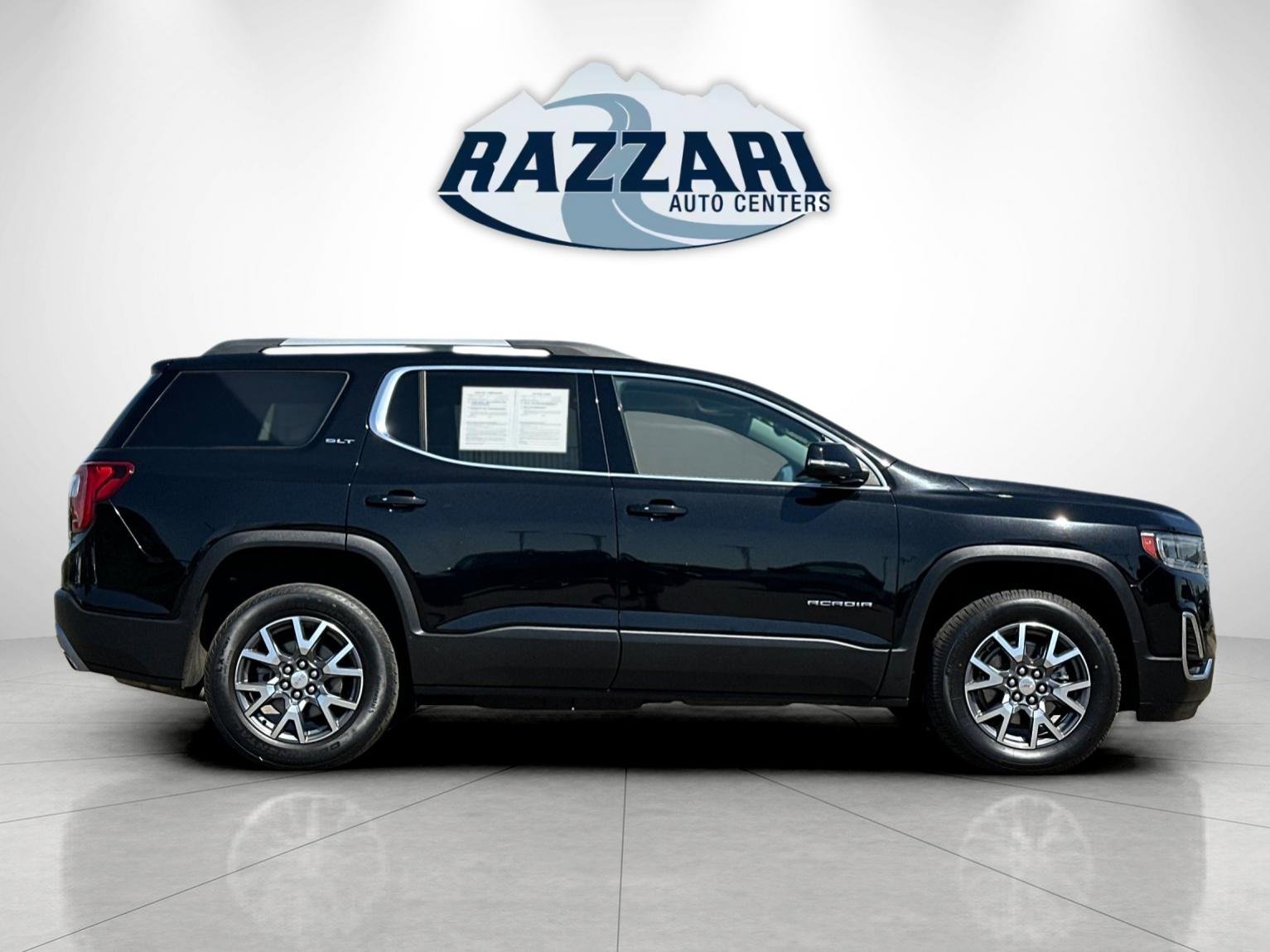 Used 2023 GMC Acadia SLT image 2