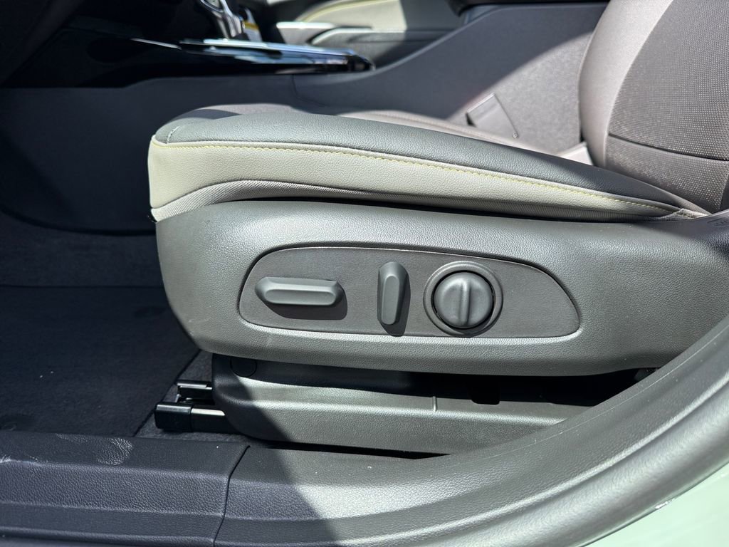 New 2026 Chevrolet Trax ACTIV w/ Driver Confidence Package image 17