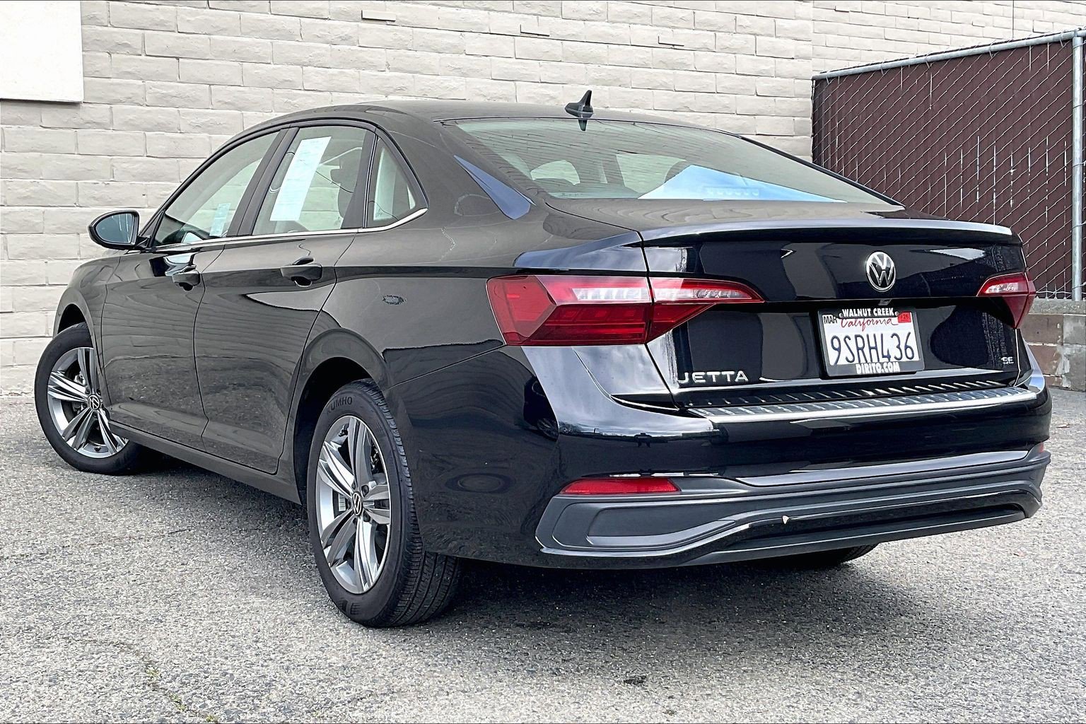 Certified 2024 Volkswagen Jetta SE w/ Panoramic Sunroof Package image 10