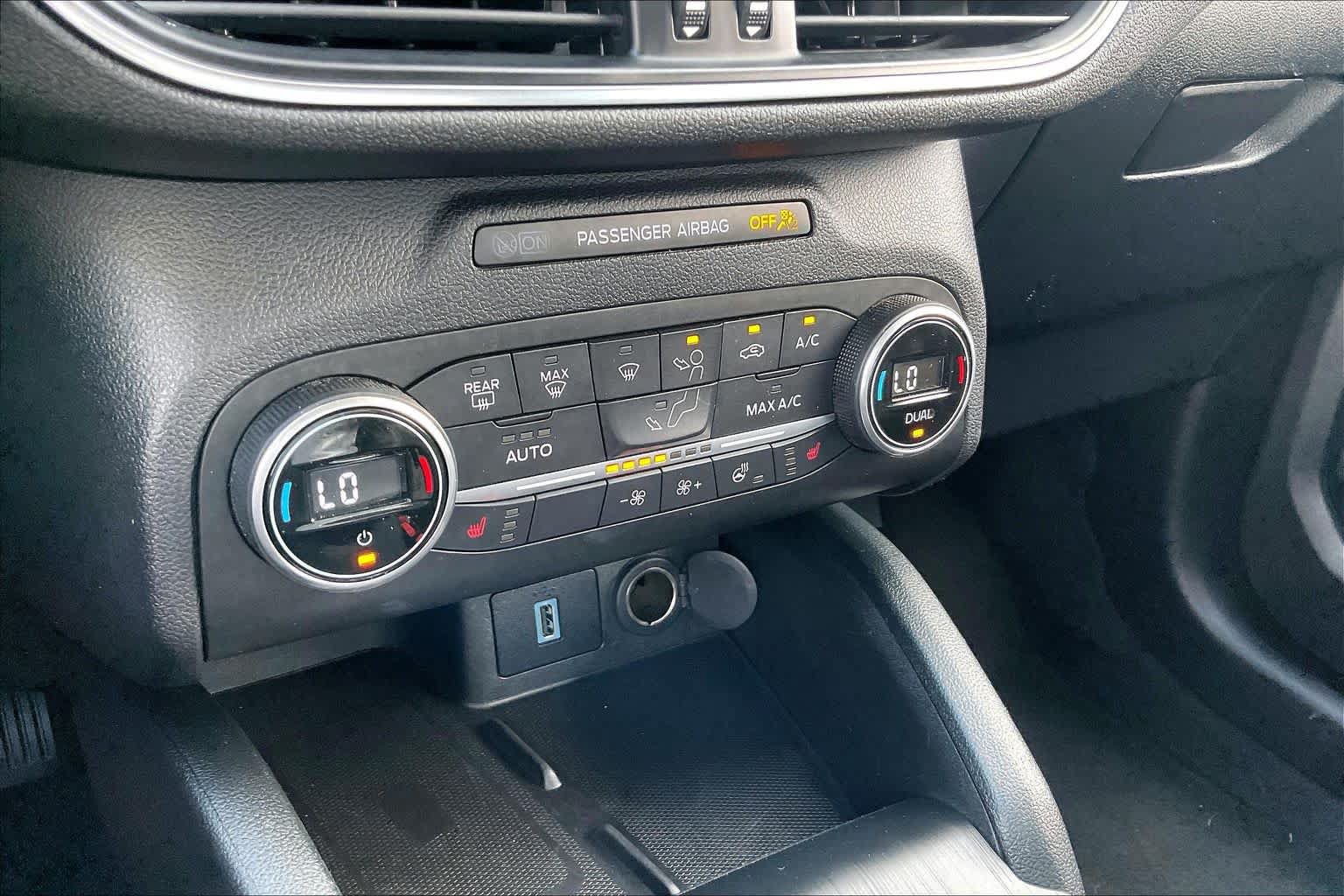 Used 2020 Ford Escape Titanium FWD image 34