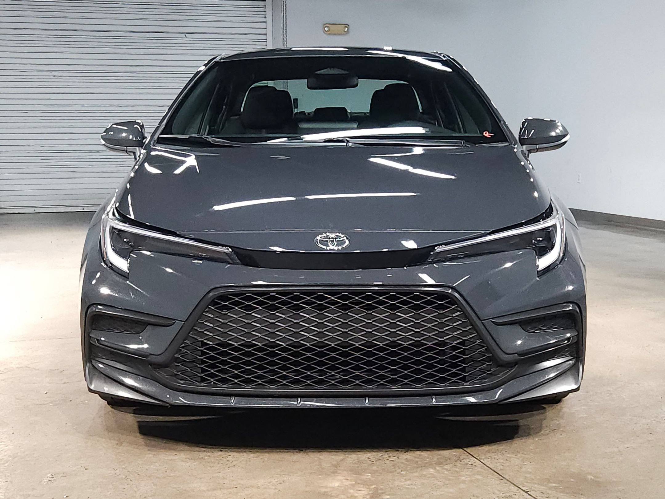 Used 2025 Toyota Corolla SE FWD image 2