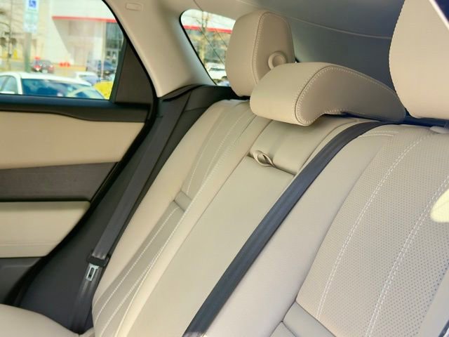 Used 2023 Land Rover Range Rover Velar R-Dynamic S image 8