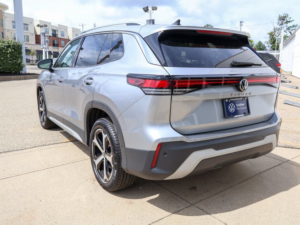 Certified 2025 Volkswagen Tiguan SE w/ Panoramic Sunroof Package AWD/4WD image 3