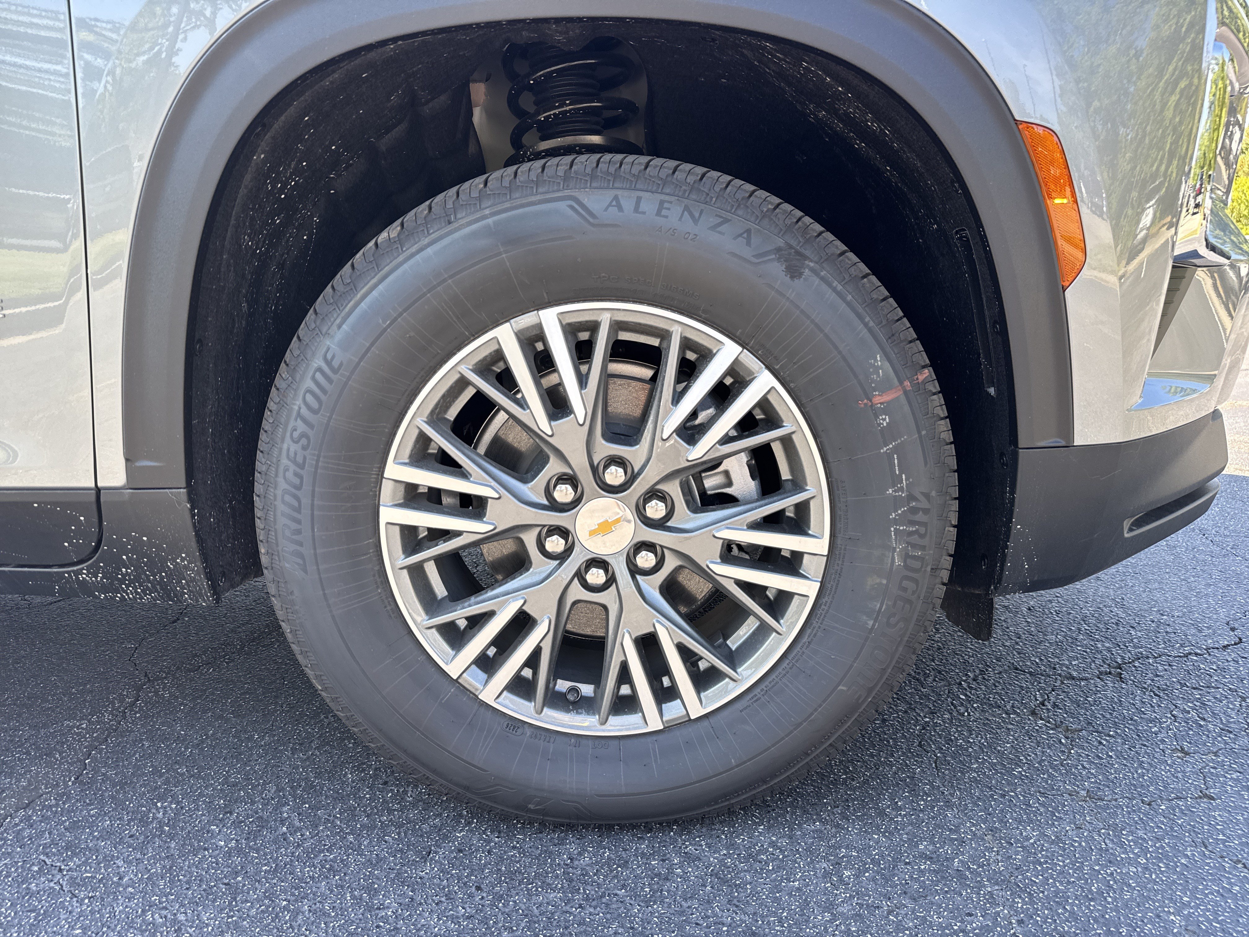 New 2027 Chevrolet Traverse LT FWD image 11