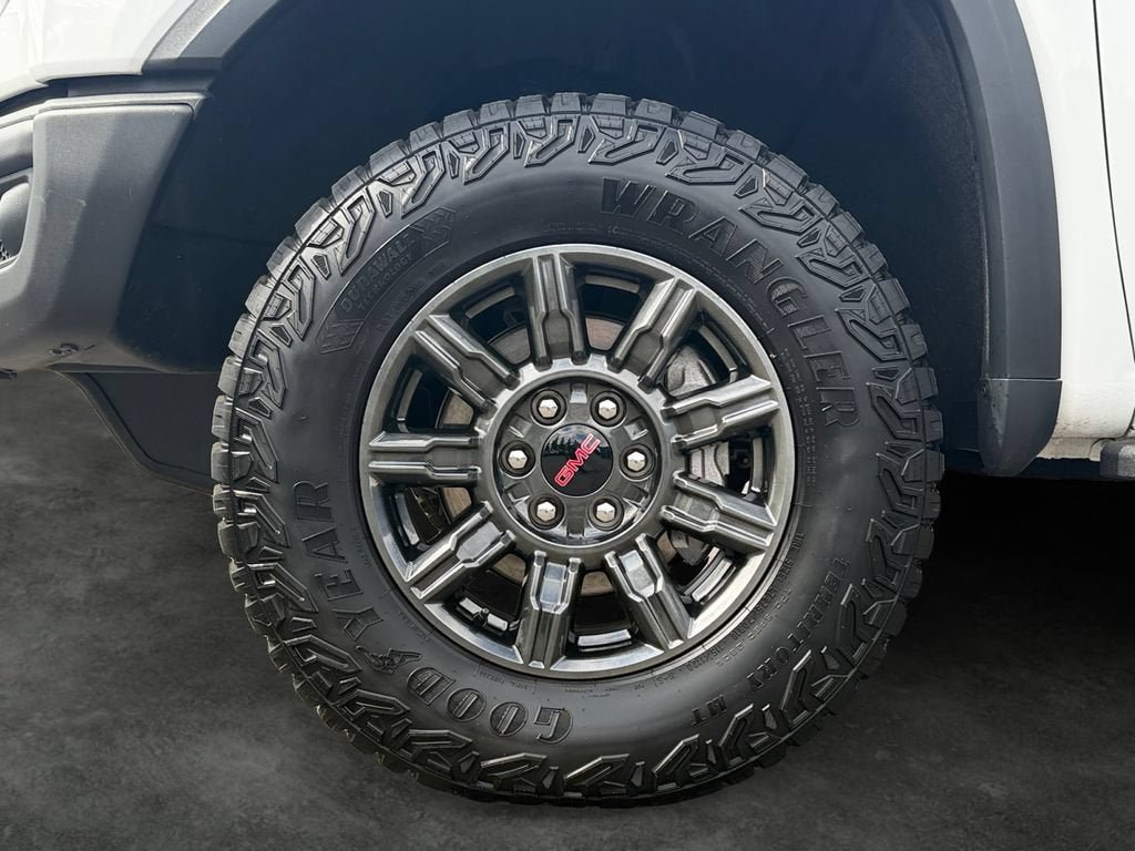 Used 2024 GMC Sierra 1500 AT4X AWD/4WD image 4