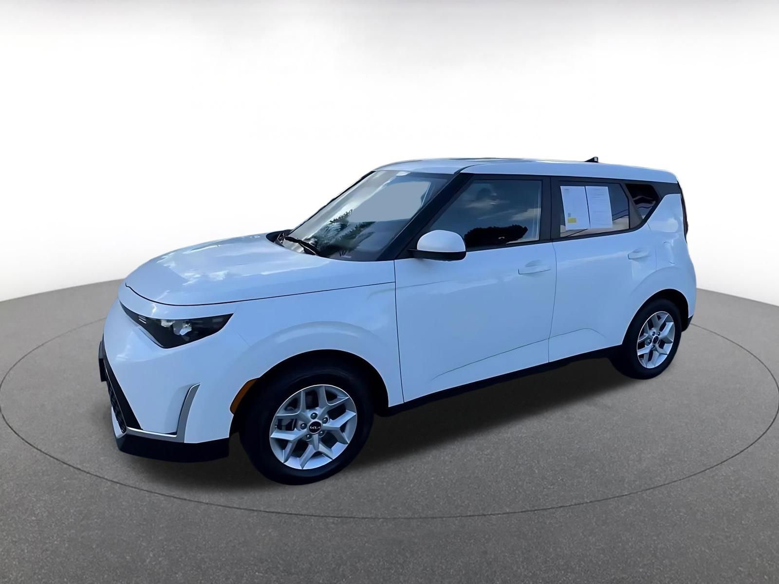 Used 2025 Kia Soul LX w/ LX Technology Package image 8