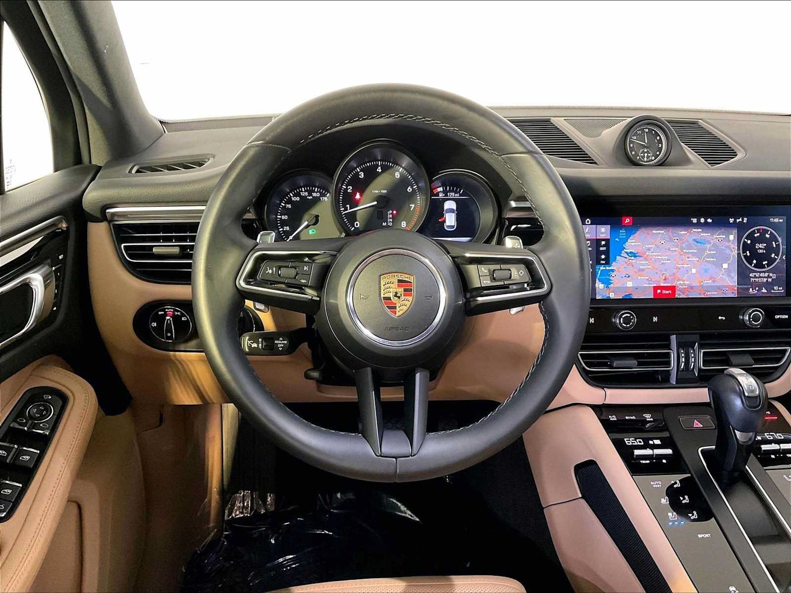 Certified 2023 Porsche Macan AWD/4WD image 15
