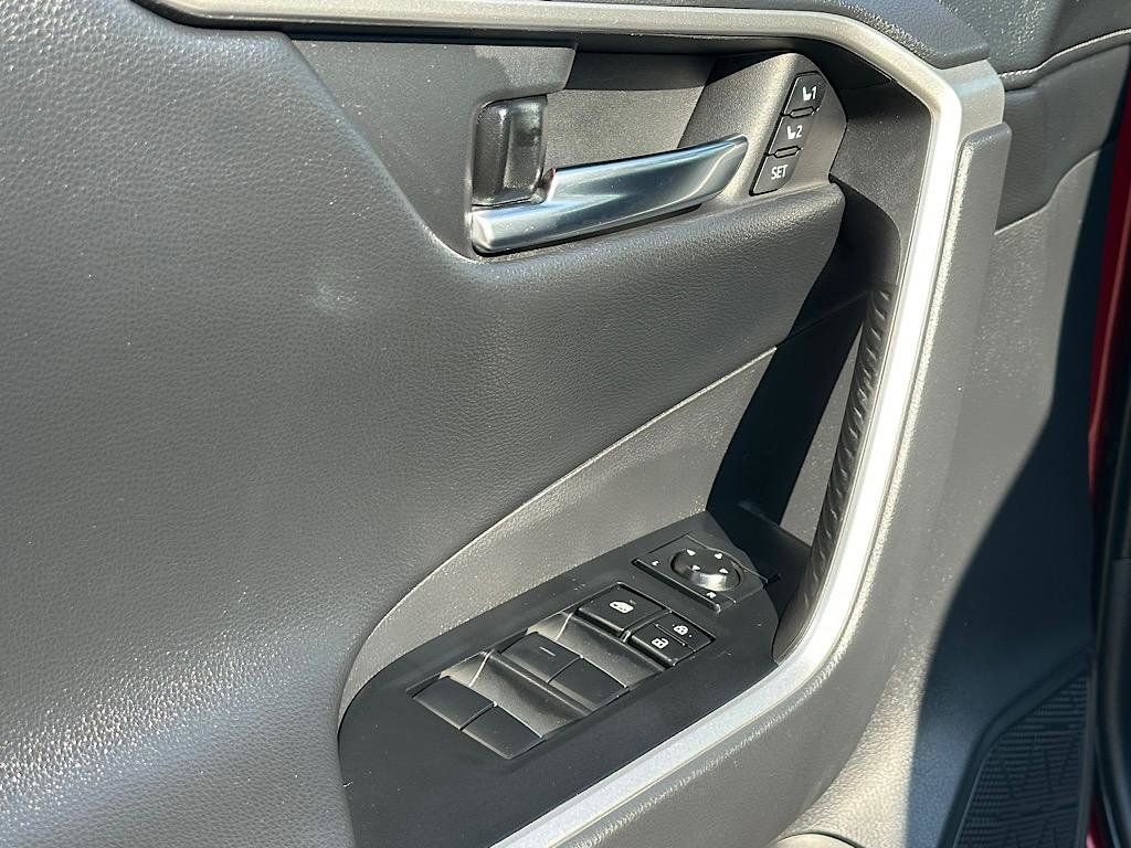 Certified 2019 Toyota RAV4 Limited AWD/4WD image 13