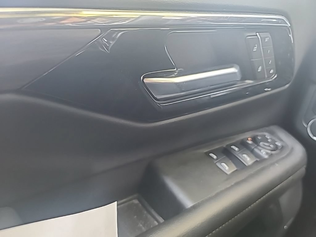 Used 2025 Chevrolet Suburban LT w/ Comfort Package AWD/4WD image 13