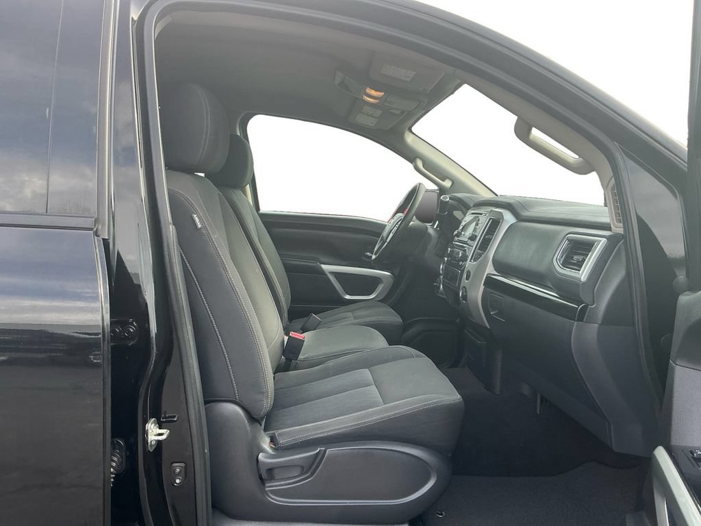 Used 2017 Nissan Titan 4x4 Crew Cab image 22