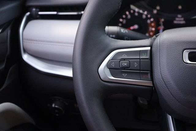 Used 2025 Jeep Compass Limited AWD/4WD image 11