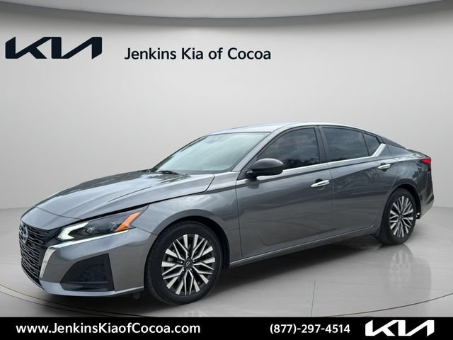 Used 2025 Nissan Altima 2.5 SV FWD image 10