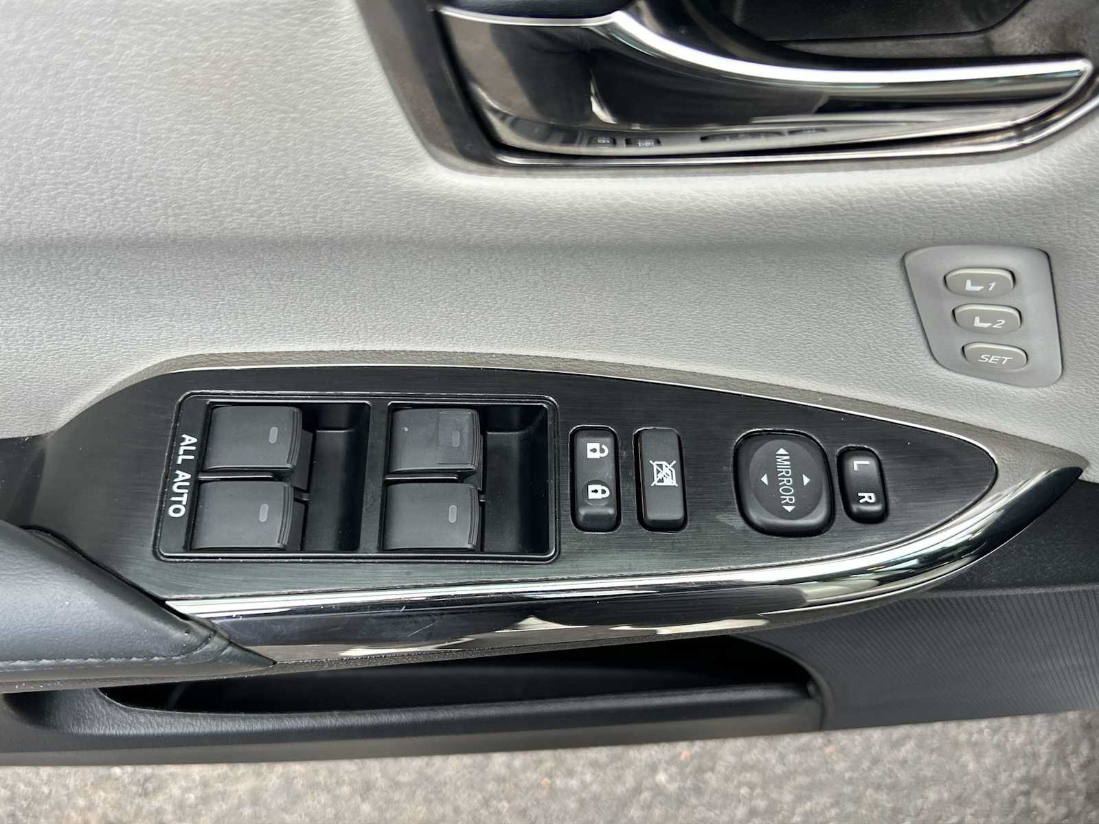 Used 2017 Toyota Avalon Limited FWD image 15