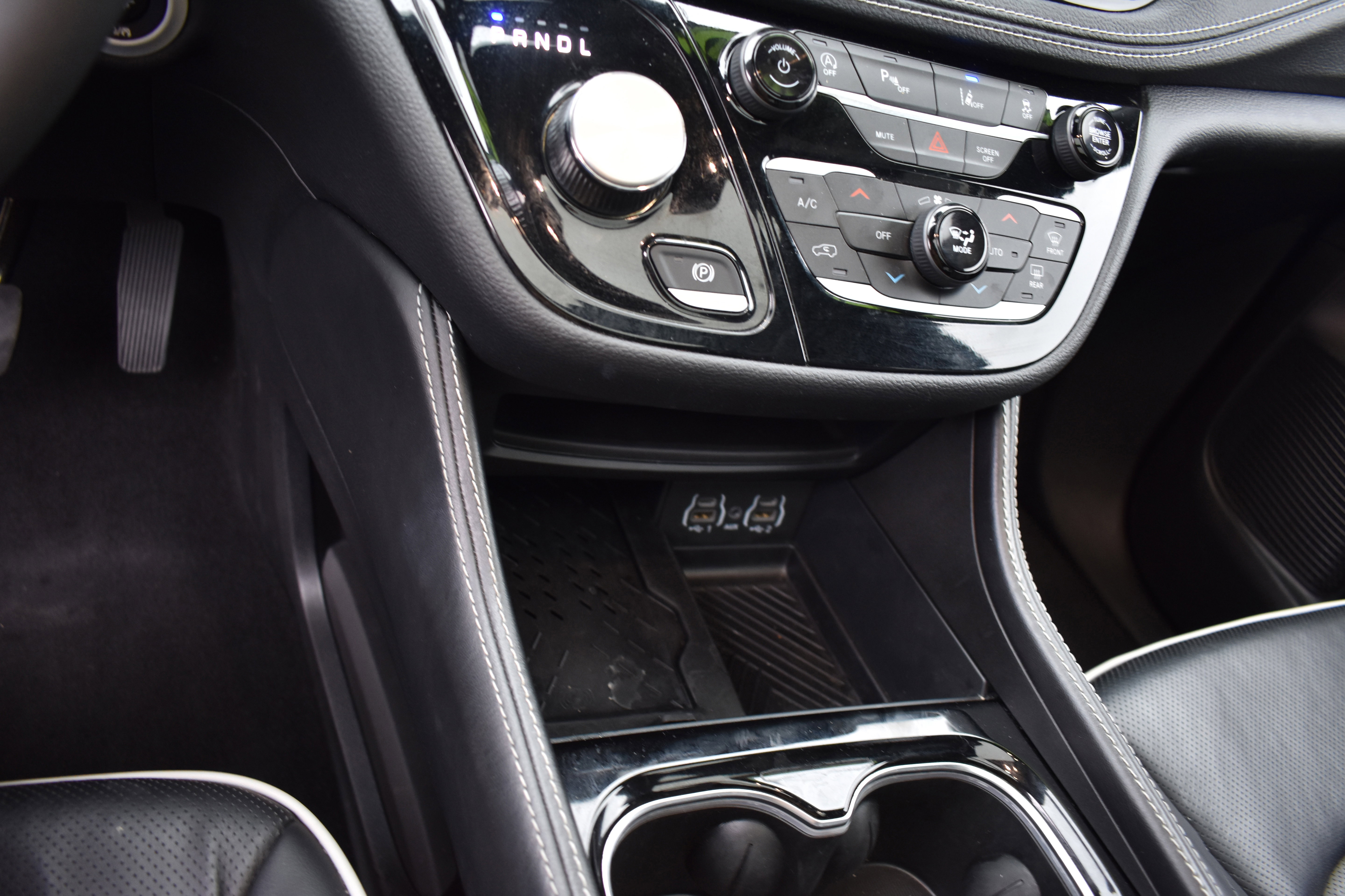 Used 2025 Chrysler Pacifica Limited image 22