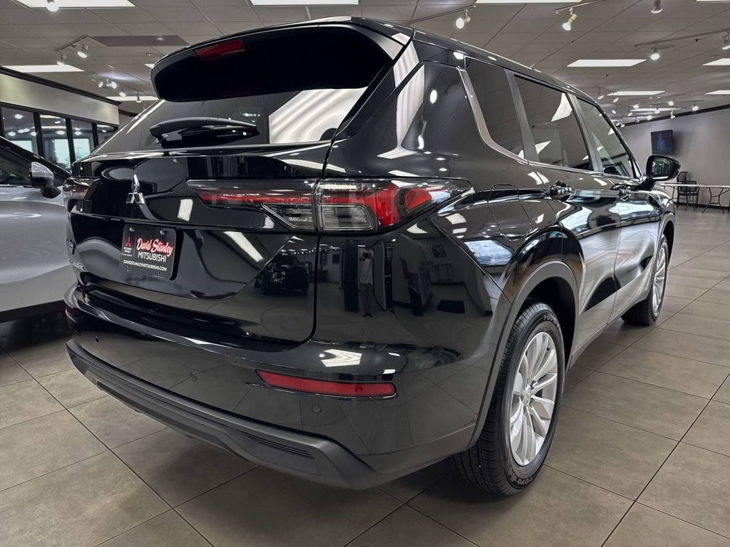 New 2026 Mitsubishi Outlander ES FWD image 4
