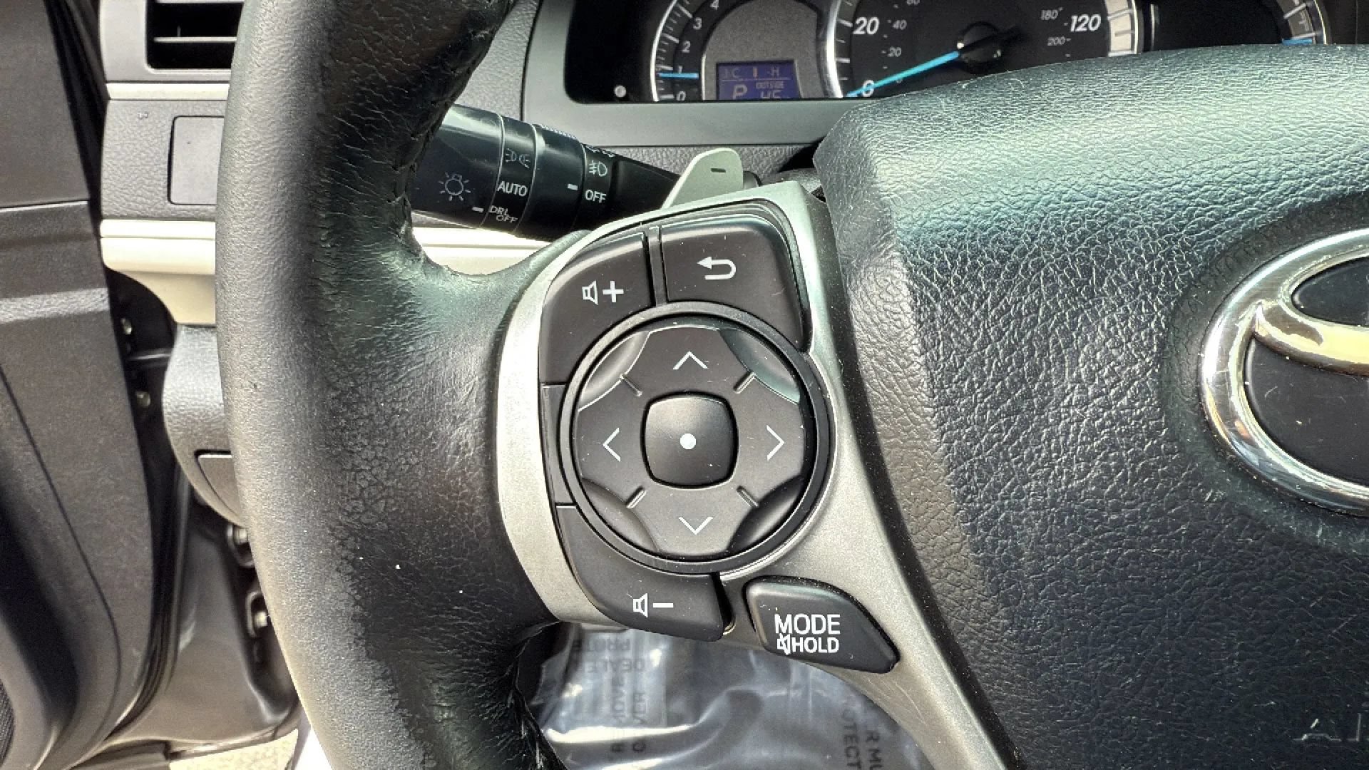 Used 2014 Toyota Camry SE w/ Moonroof Package FWD image 29