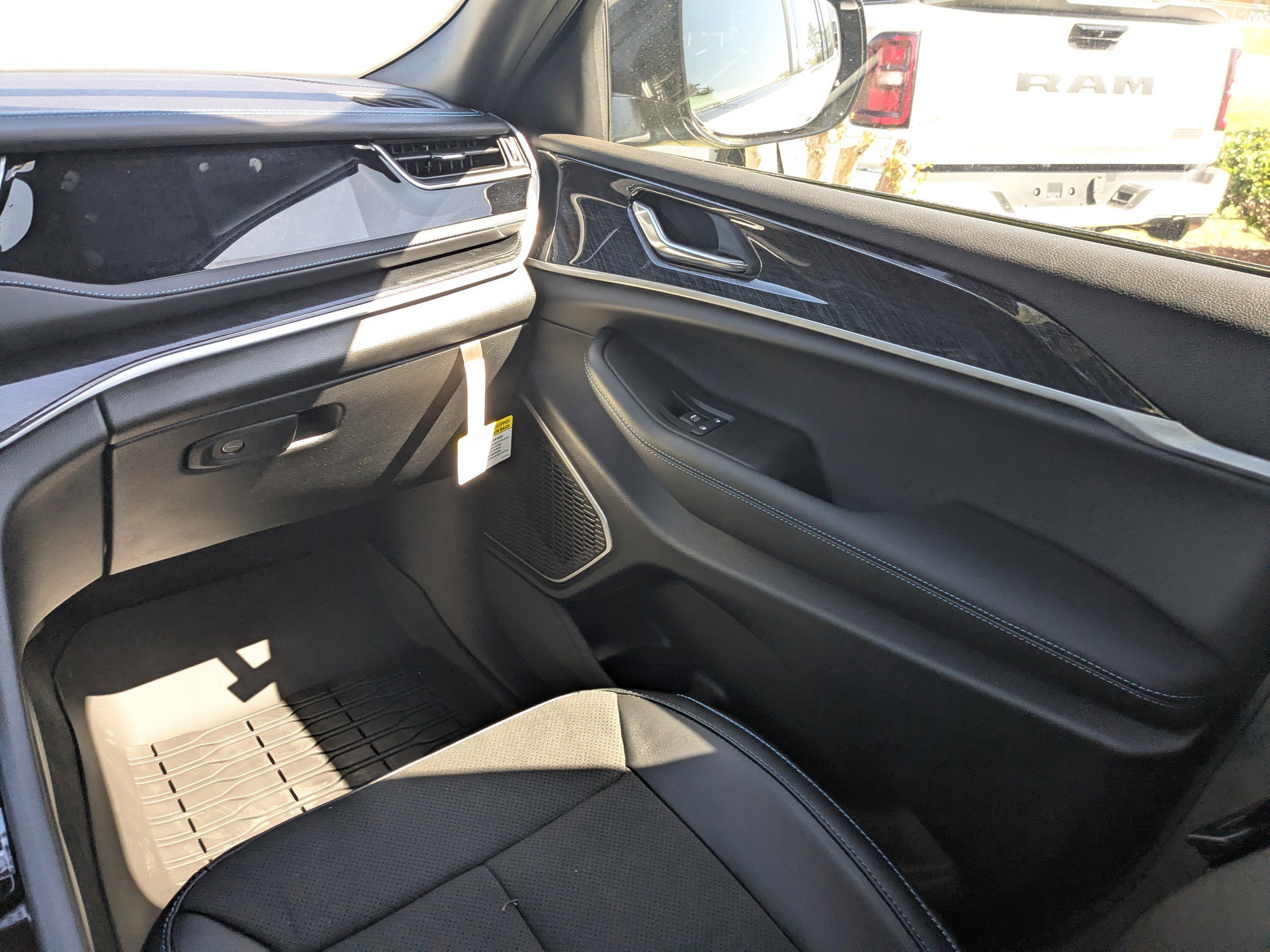 New 2025 Jeep Grand Cherokee Trailhawk image 16