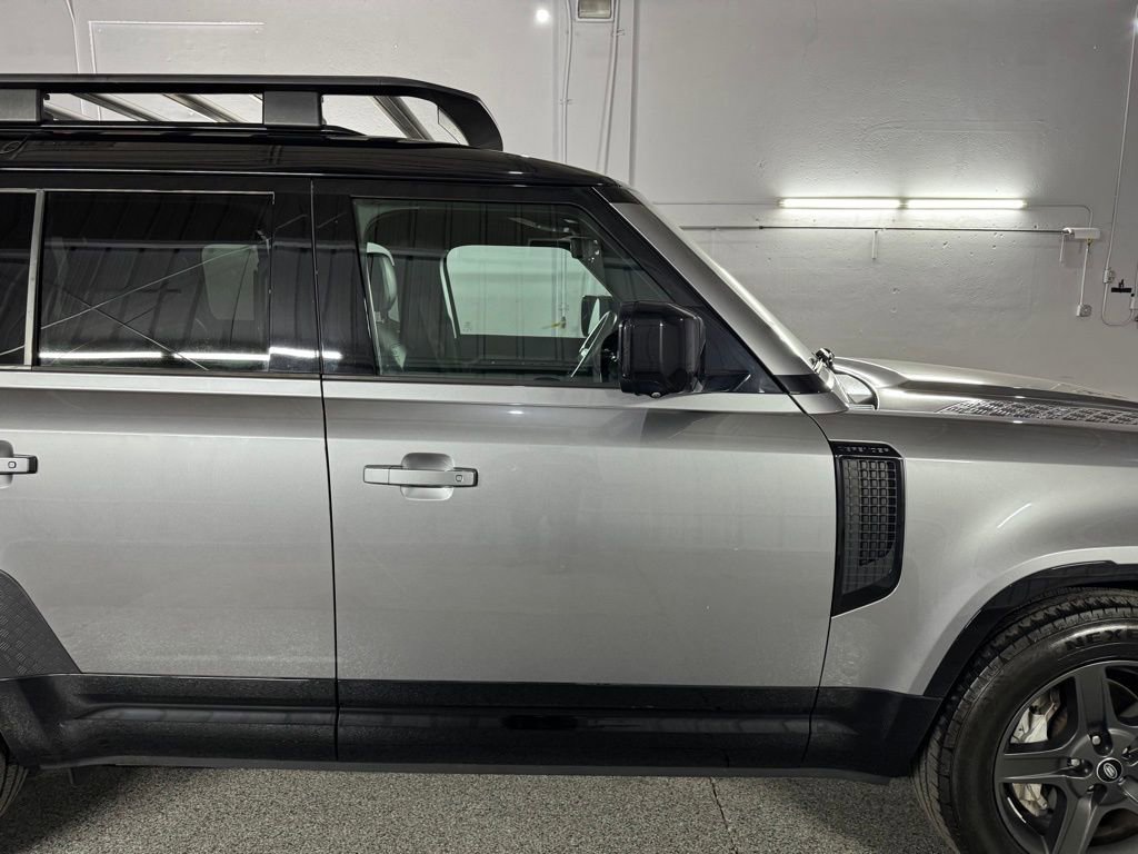 Used 2022 Land Rover Defender 110 X-Dynamic SE AWD/4WD image 7