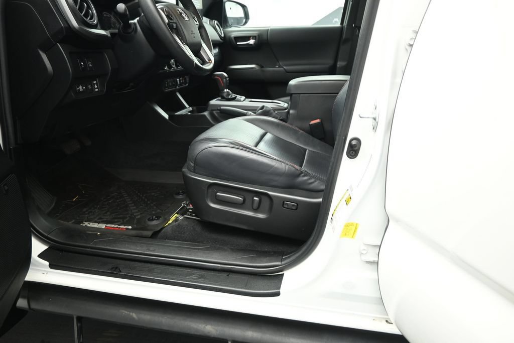 Used 2022 Toyota Tacoma TRD Pro AWD/4WD image 9