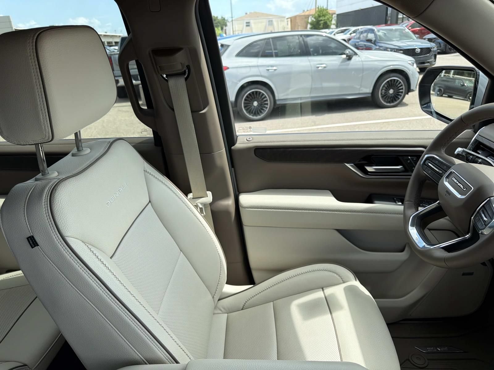 Used 2026 GMC Yukon XL Denali w/ Sun & Power Step Package RWD image 11