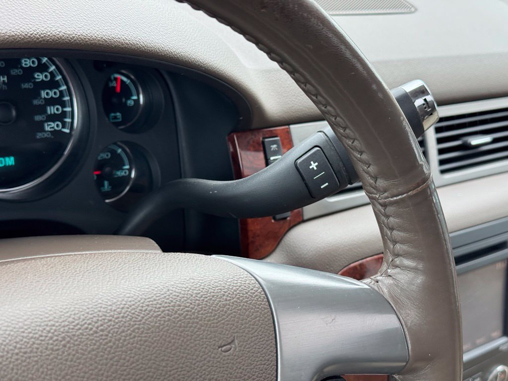 Used 2012 Chevrolet Suburban LTZ AWD/4WD image 28