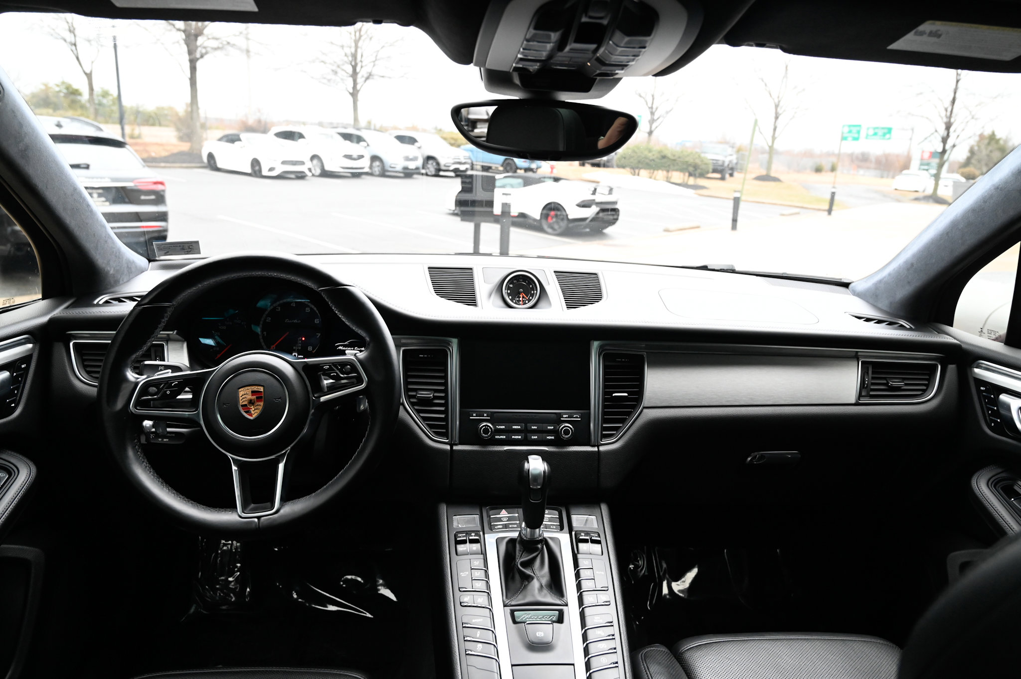 Used 2018 Porsche Macan Turbo image 33