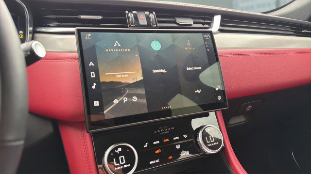 Used 2026 Jaguar F-PACE R-Dynamic S AWD/4WD image 15