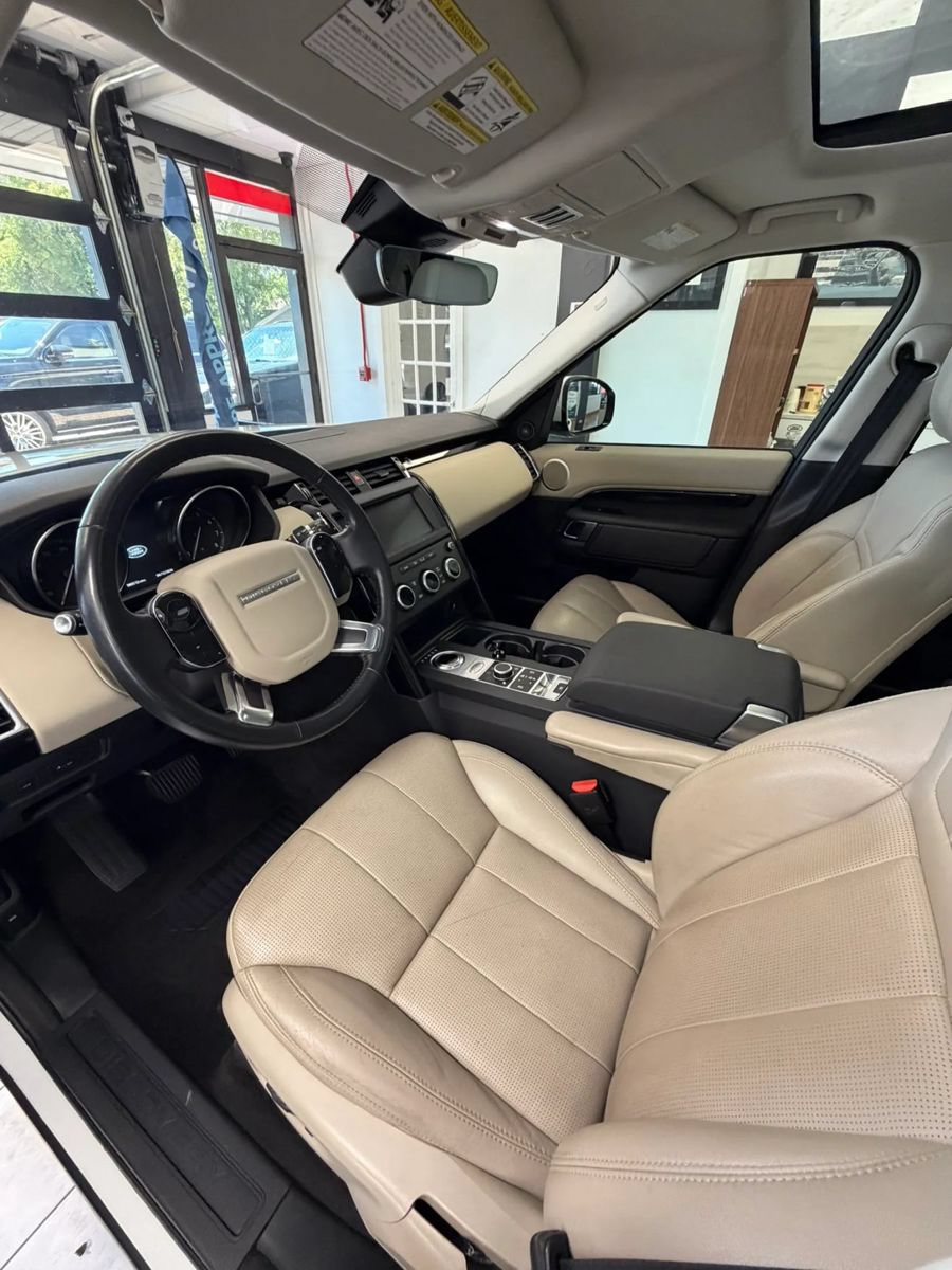 Used 2020 Land Rover Discovery SE AWD/4WD image 32