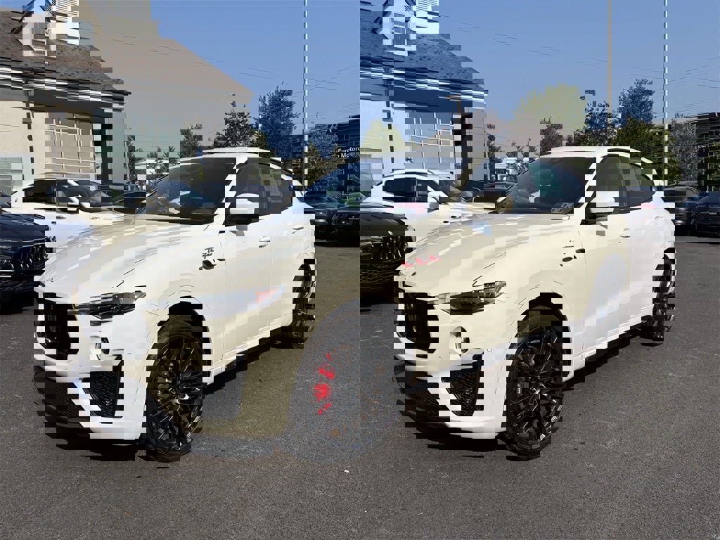 Used 2023 Maserati Levante Trofeo image 40