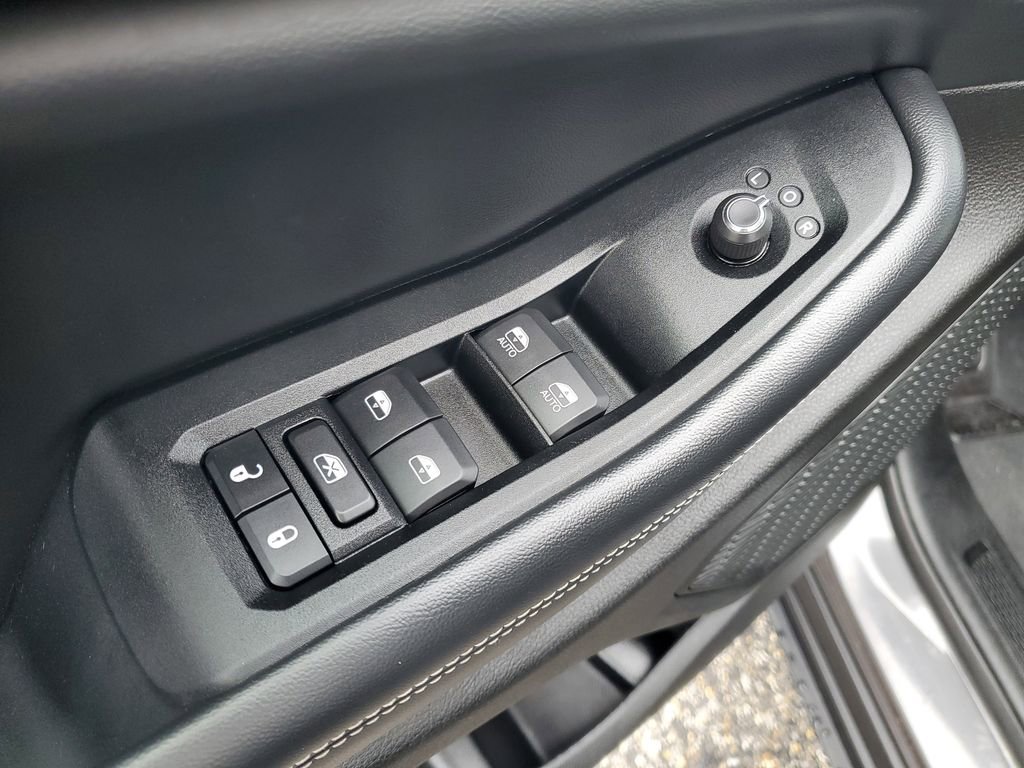 Used 2023 Jeep Grand Cherokee L Laredo image 9