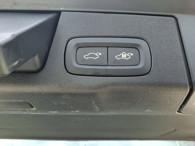 Certified 2025 Volvo XC60 B5 Core AWD/4WD image 12