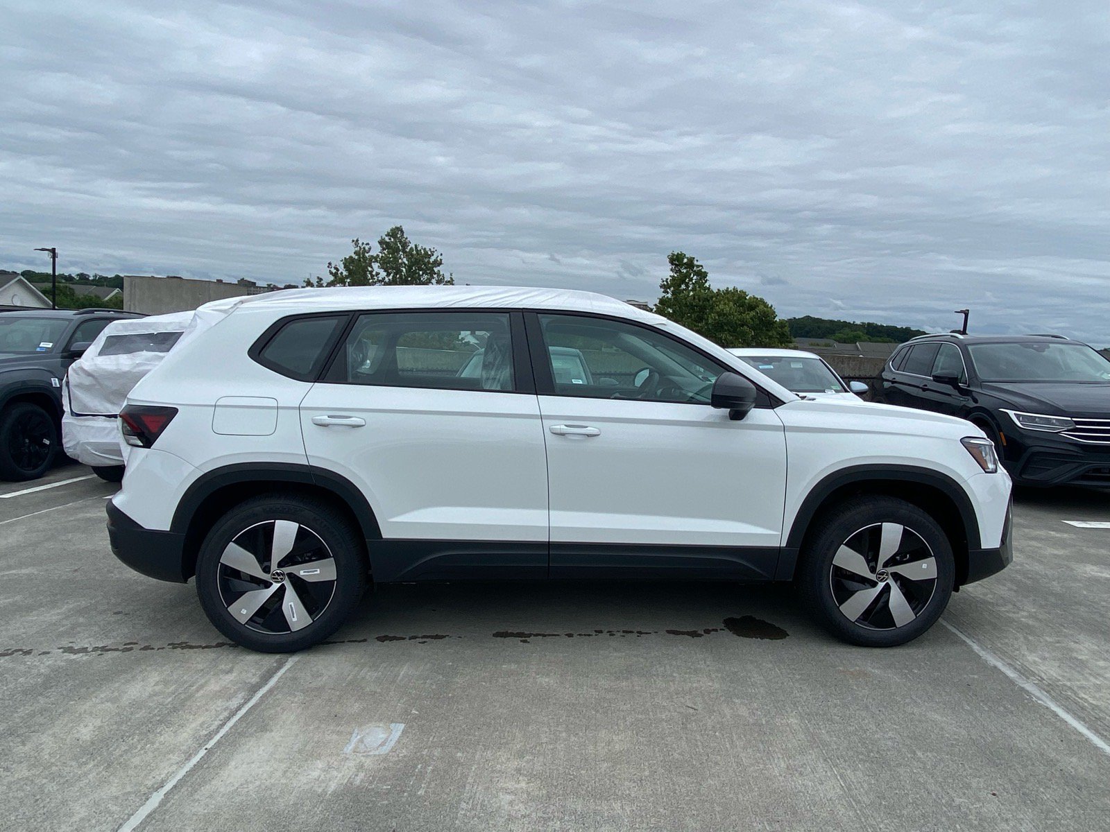 New 2026 Volkswagen Taos SE AWD/4WD image 2