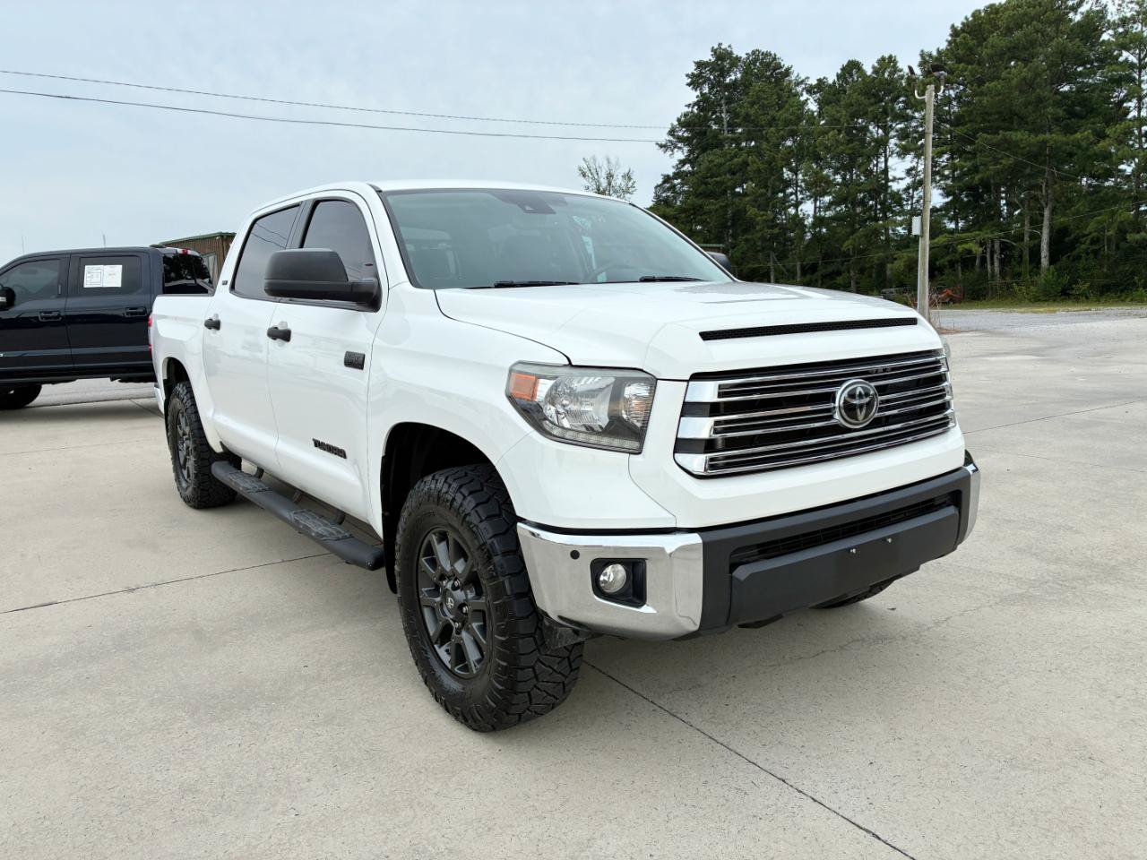 Used 2021 Toyota Tundra SR5 w/ Trail Edition AWD/4WD image 4