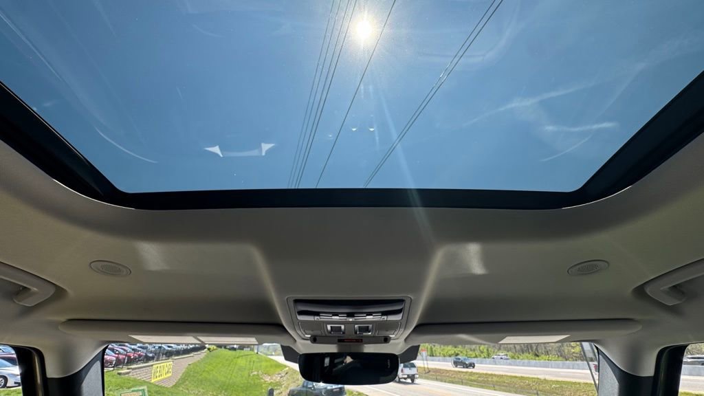 Used 2023 Land Rover Defender 110 S image 12