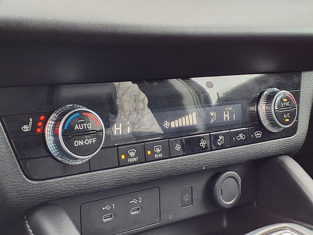 Used 2025 Mitsubishi Outlander SE image 28