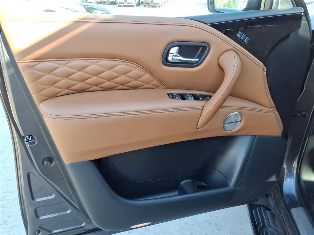 Used 2024 INFINITI QX80 Sensory image 17