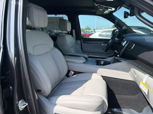 New 2026 Jeep Grand Wagoneer Summit AWD/4WD image 34