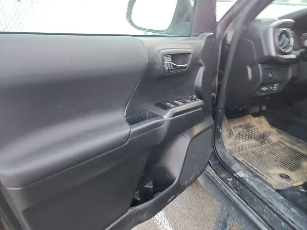 Used 2023 Toyota Tacoma TRD Off-Road AWD/4WD image 7