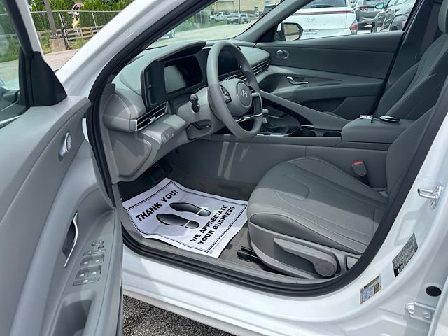 New 2026 Hyundai Elantra Hybrid FWD image 13