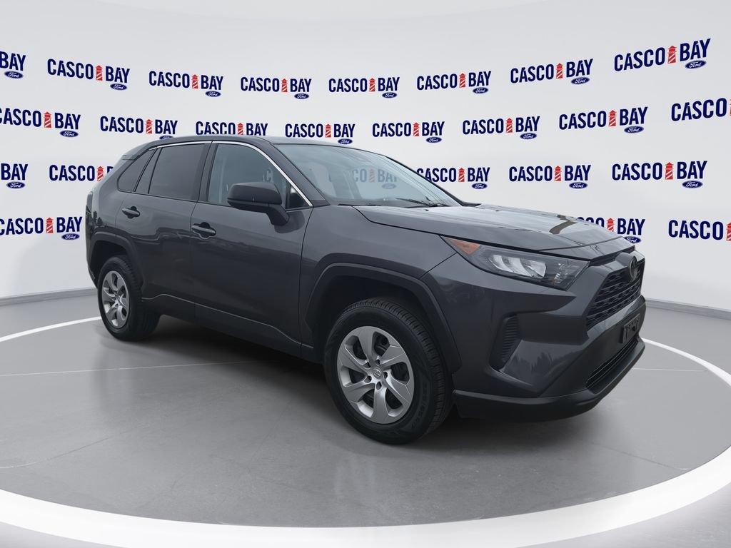 Used 2022 Toyota RAV4 LE AWD/4WD image 1