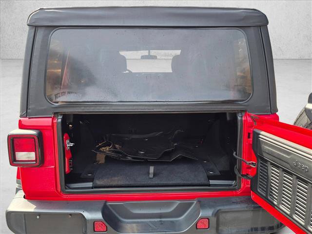 Used 2019 Jeep Wrangler Unlimited Sahara AWD/4WD image 6